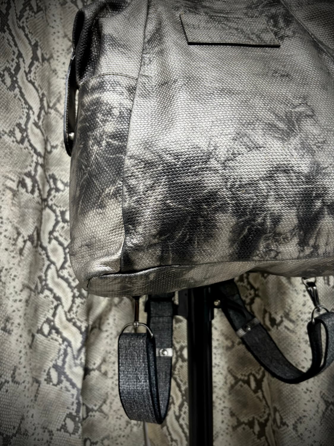 [Y2K] Metallic Washed Backpack 상품이미지2
