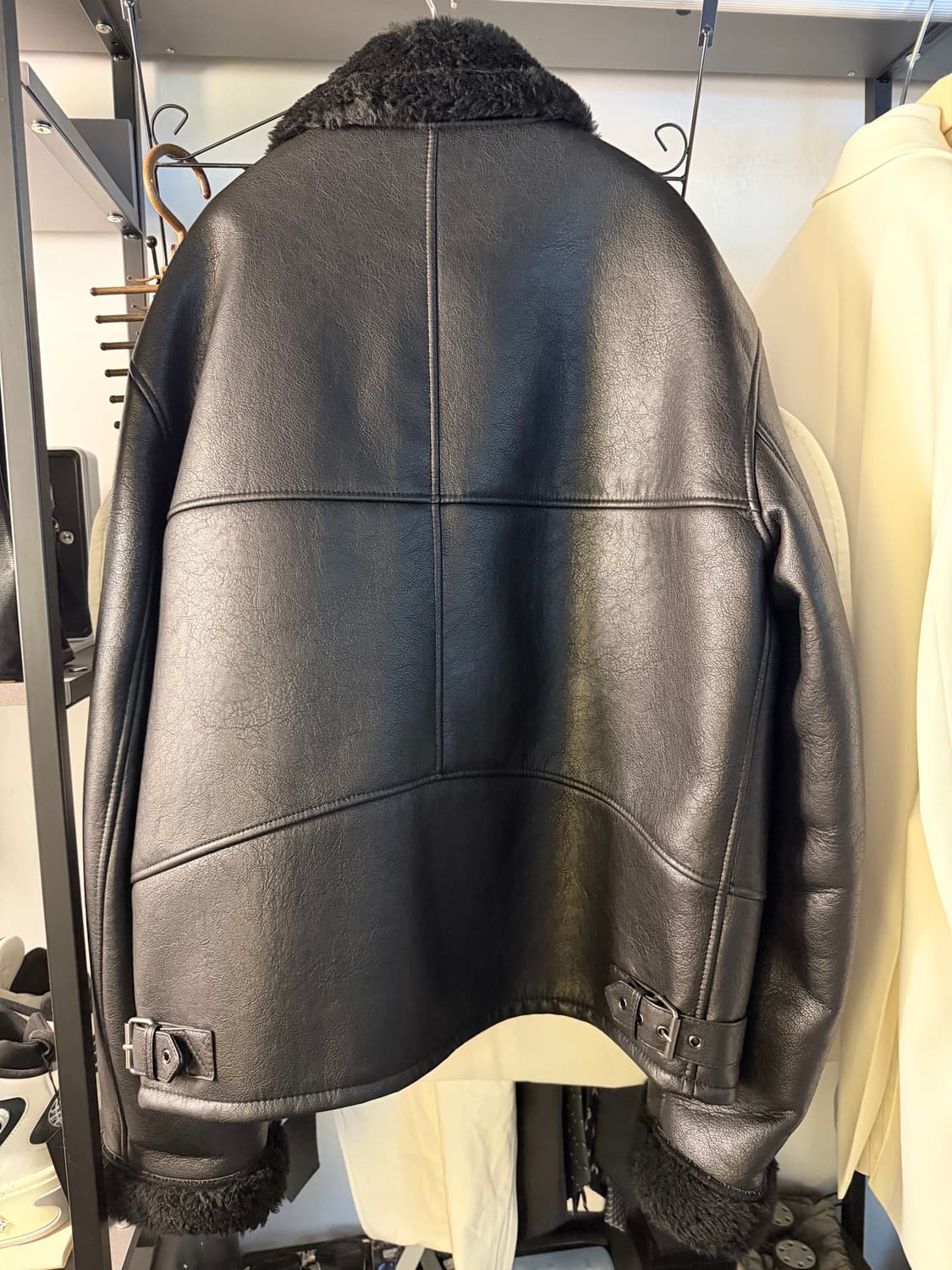 HALEINE 알렌느 3D 블랙 시어링 크롭 무스탕 자켓 2사이즈 상품이미지4