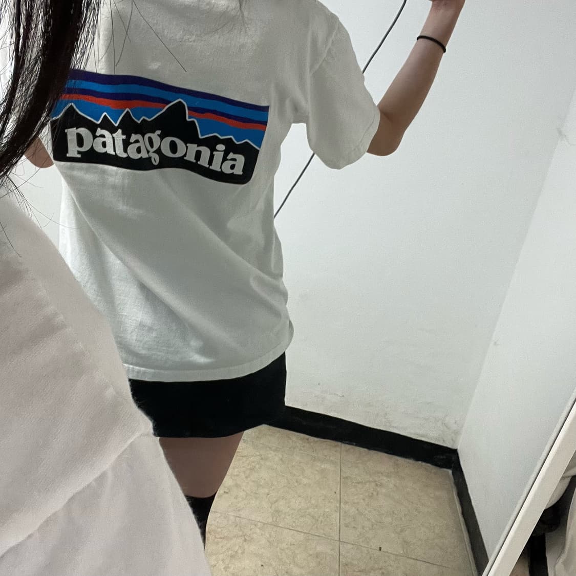 Patagonia White Graphic T-Shirt 상품이미지3