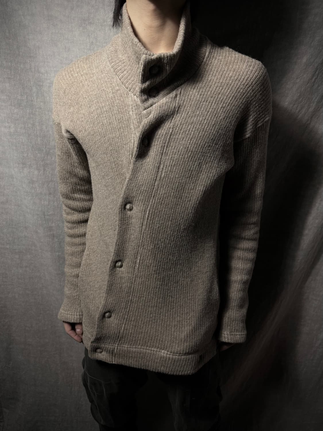 The Viridi-anne Asymmetric Botton Knit 상품이미지2