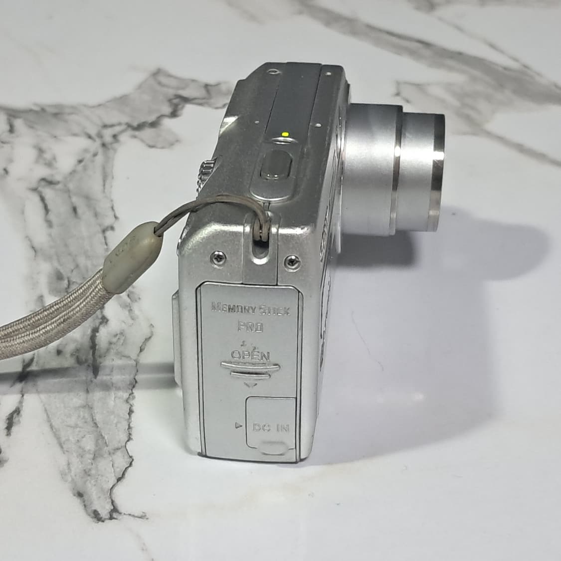 소니 디지털 카메라 사이버샷 DSC-P150 하자 있음 상품이미지3