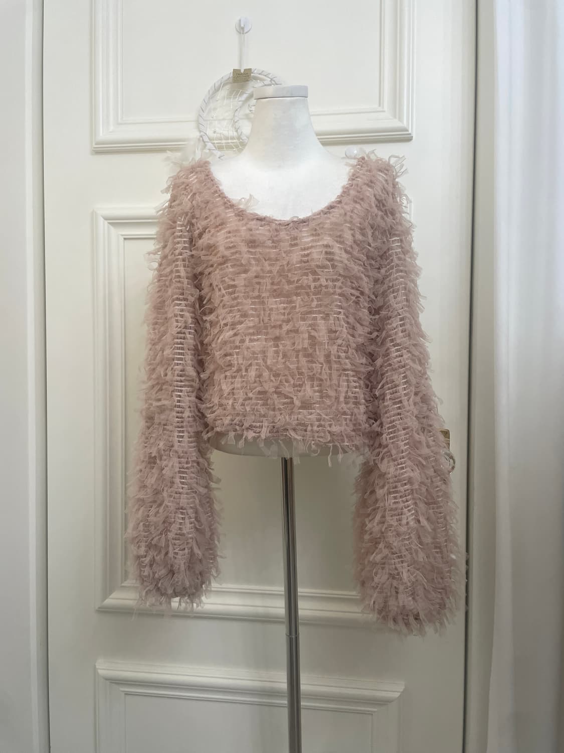 indi pink shaggy crop knit top(size-F) 상품이미지1