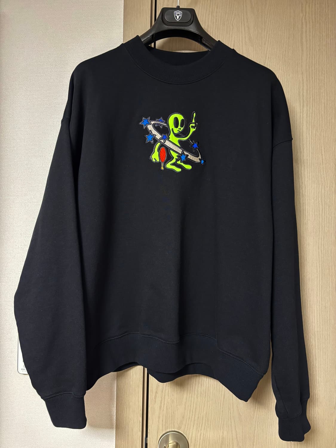 오프화이트 맨투맨 상품이미지1