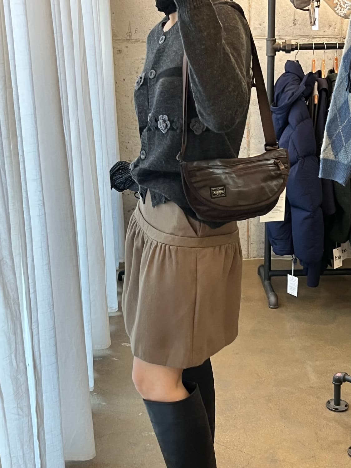 포터 가죽 크로스백 다크브라운 상품이미지10