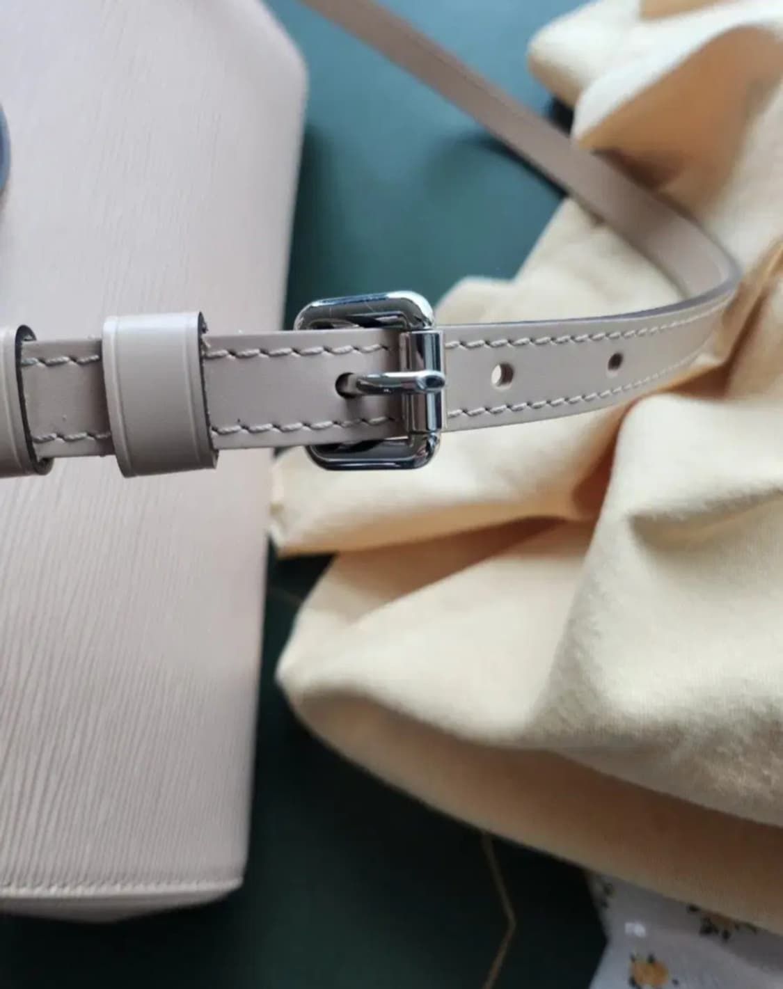 루이비통 에삐 브레아 MM 듄 색상 참 포함 상품이미지7