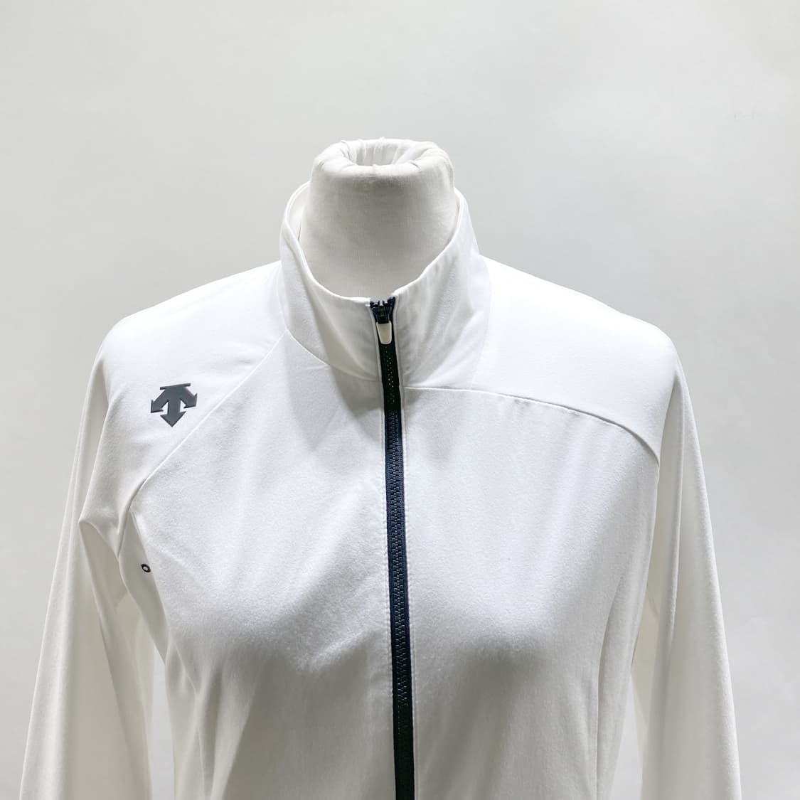 데상트 여성스포츠집업자켓 화이트 S  상품이미지2