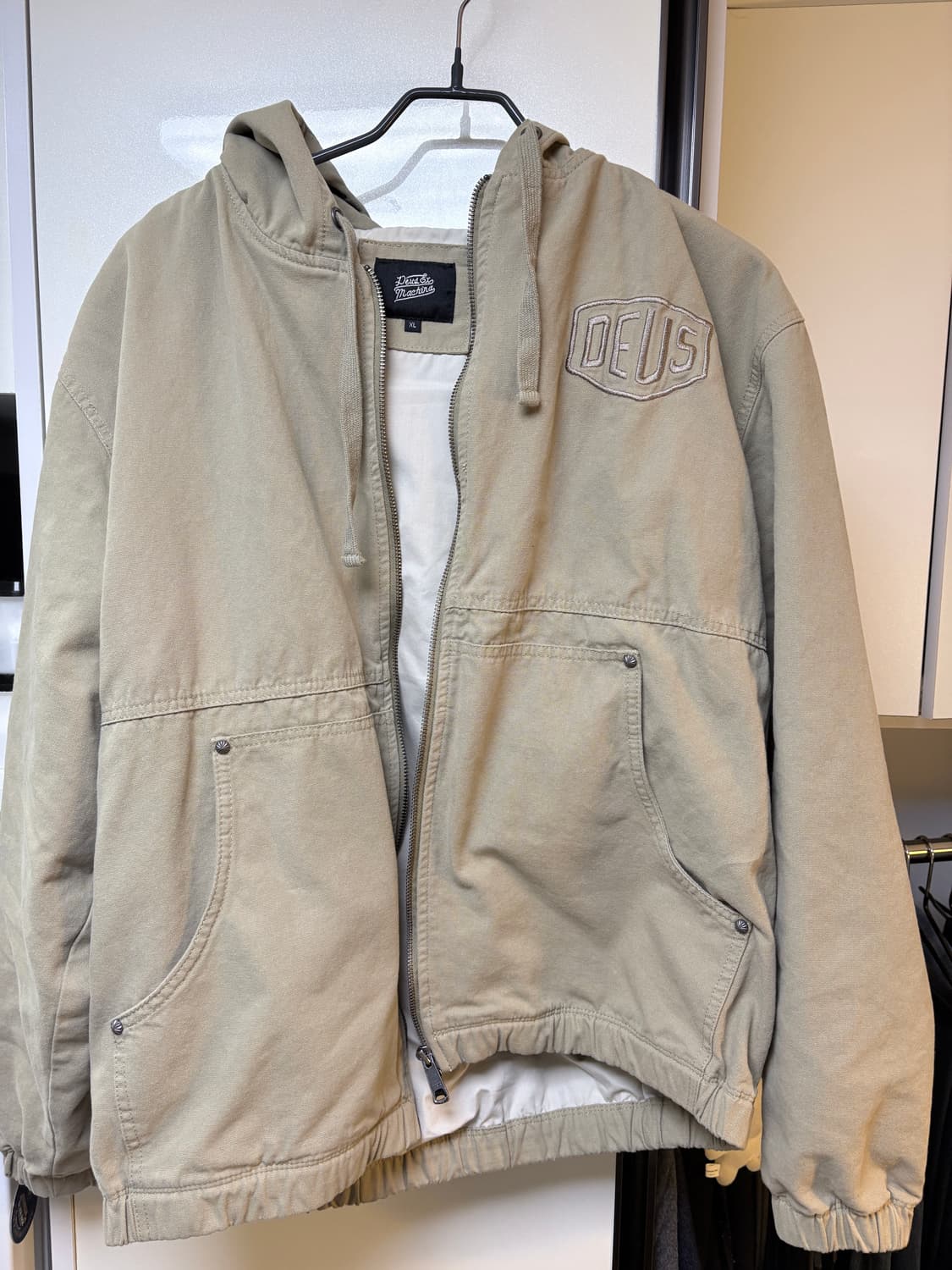 데우스 엑스 마키나 후드 자켓 카키 상품이미지1