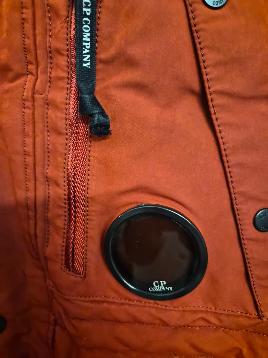 105) C.P 컴퍼니 렌즈 덕다운 패딩 팝니다 상품이미지3
