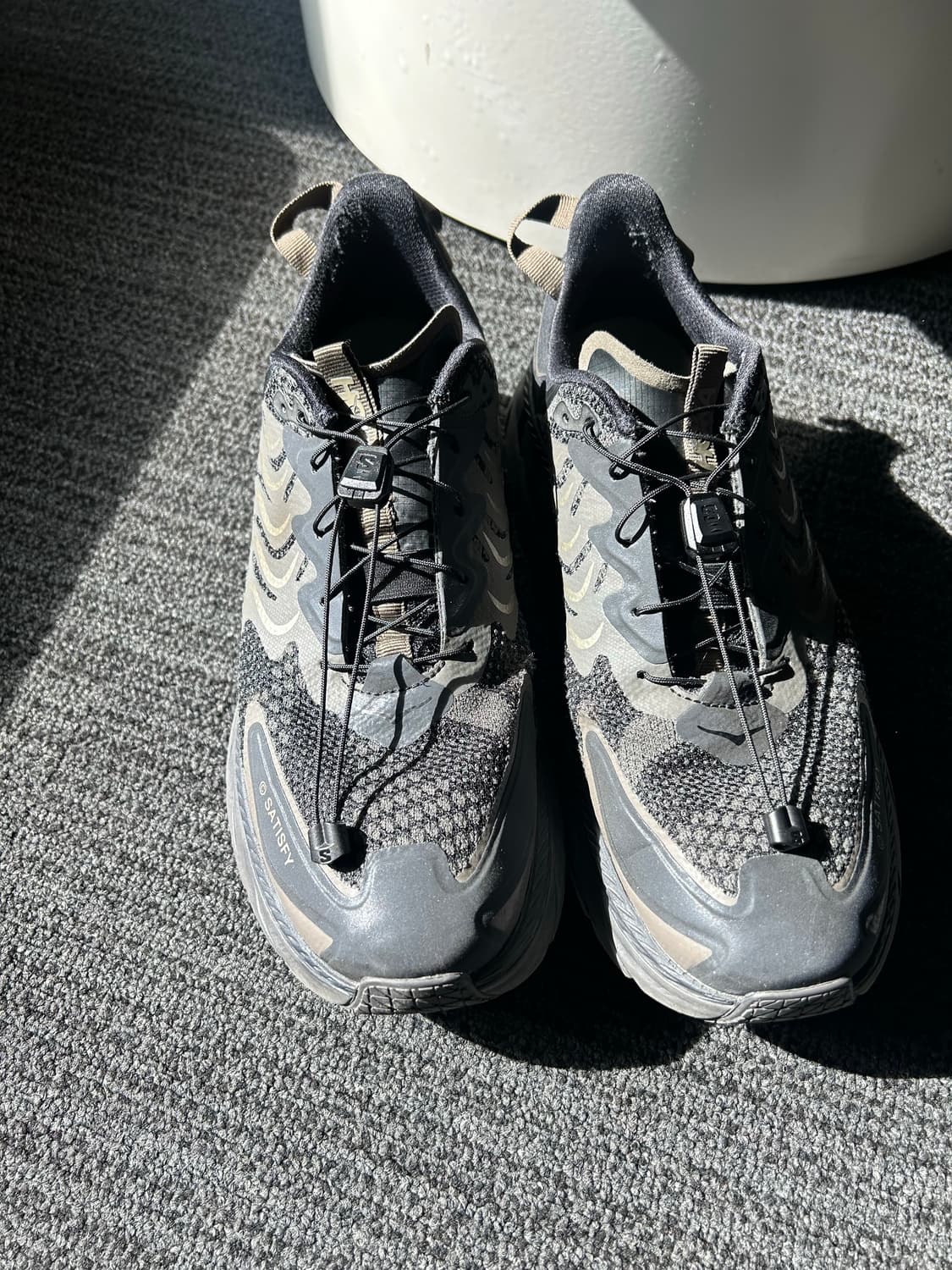 [275] 호카 새티스파이 클리프톤 LS 포지드 아이언 블랙 상품이미지1