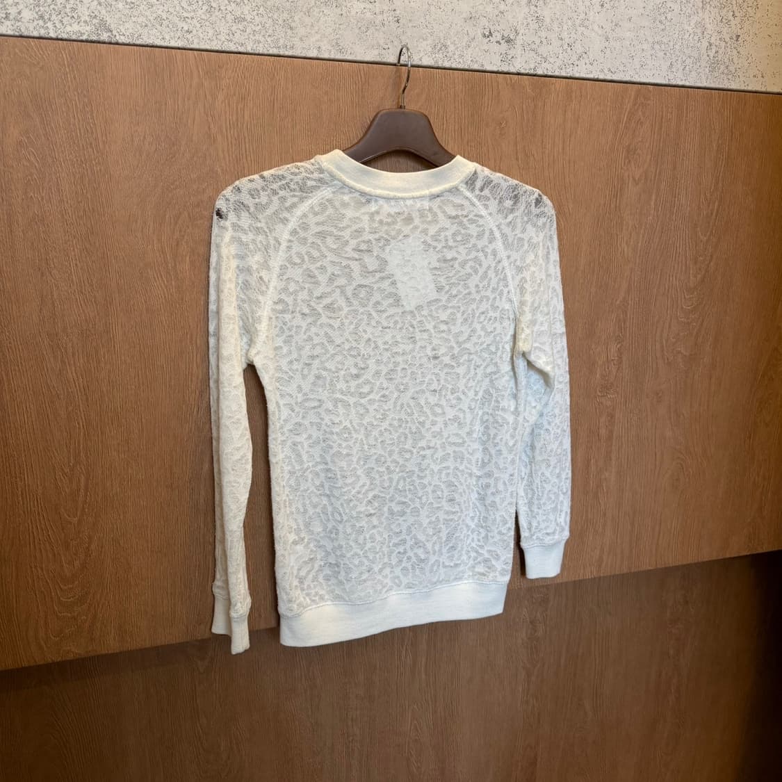 이로 진스 레오파드 패턴 니트 나그랑 시스루 디테일 레귤러핏 화이트 상품이미지2