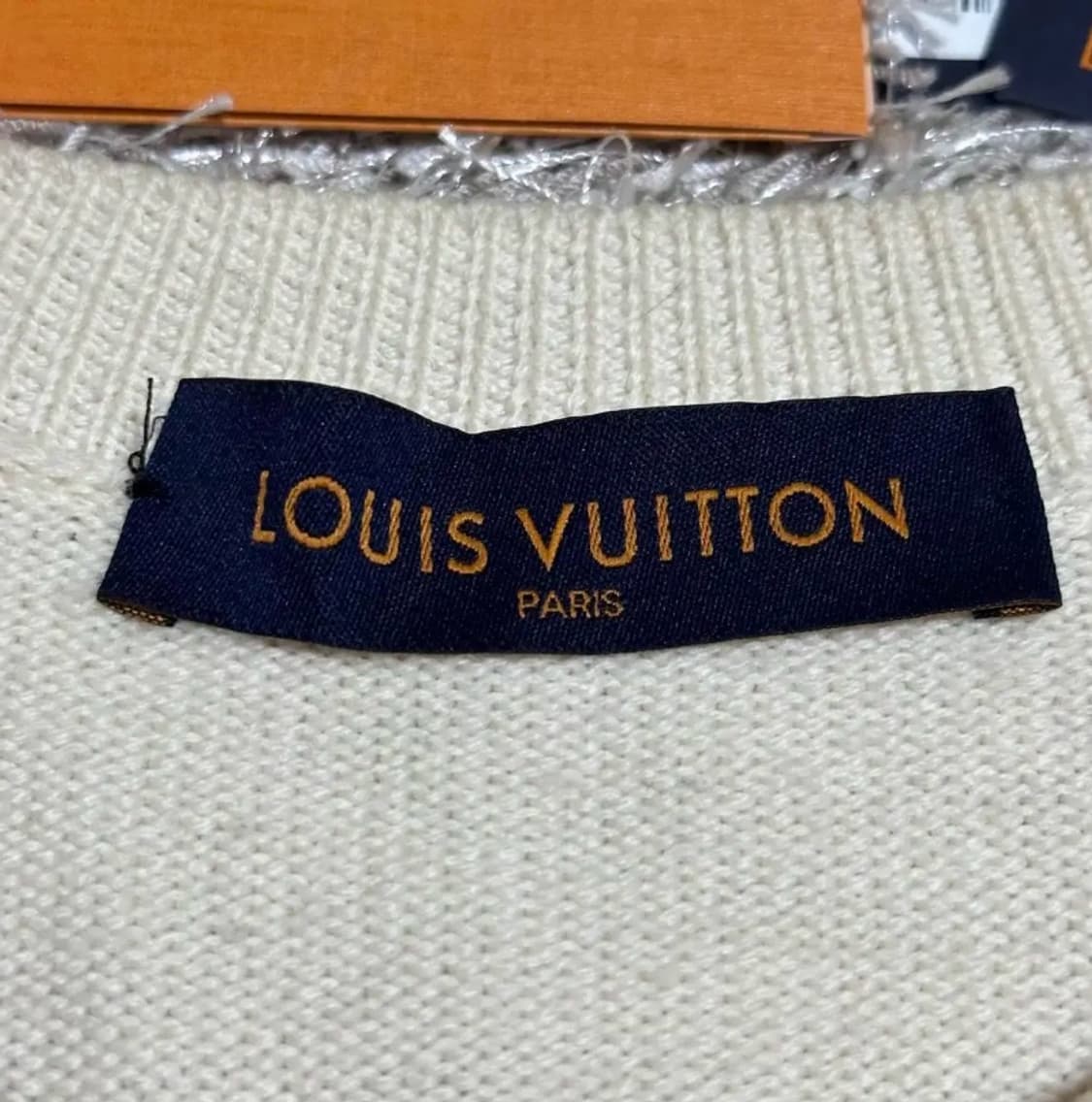 [정품] 루이비통 타임 그래픽 크림 니트 (풀구성) 상품이미지3