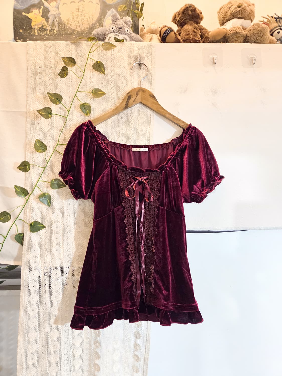 axes femme 벨벳 아일렛 탑 상품이미지1