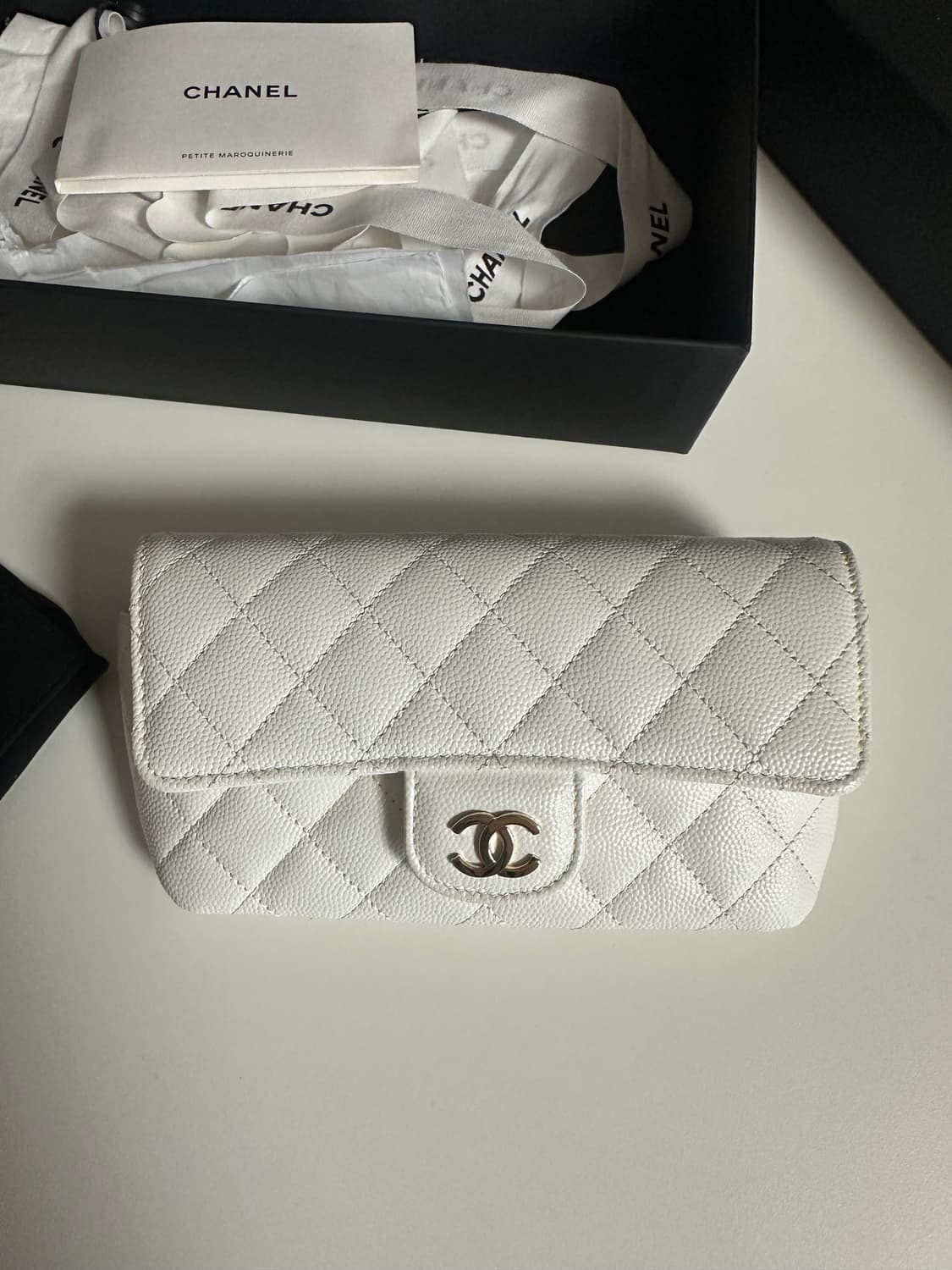 샤넬 선글라스백 화이트 (31번대) 상품이미지2