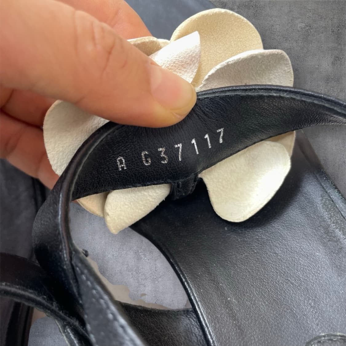 샤넬 Chanel 블랙 까멜리아 플립플랍 샌들 40 (250) 상품이미지6