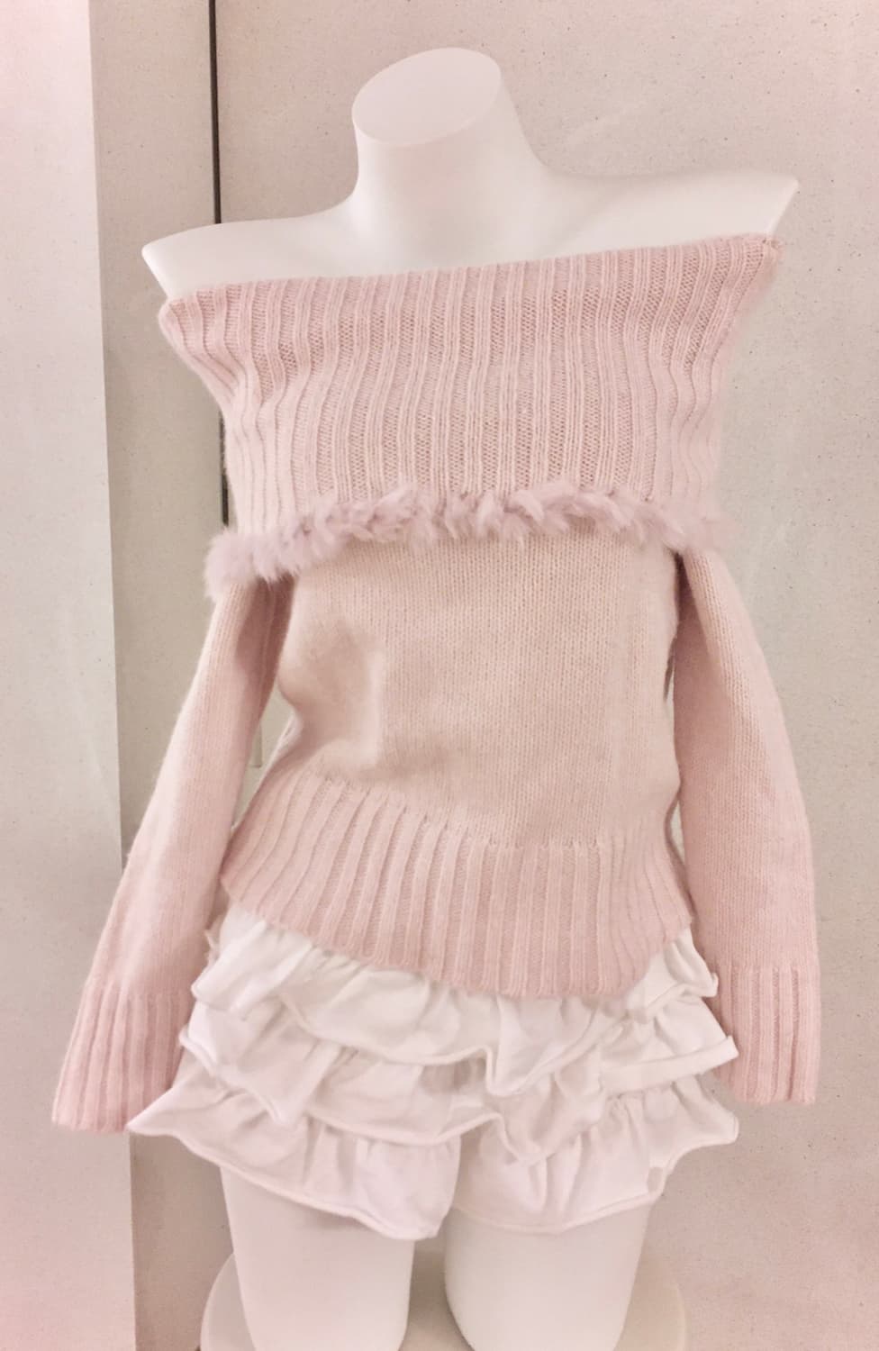 글래시어 핑크 퍼 오프숄더 니트 히메갸루 상품이미지5