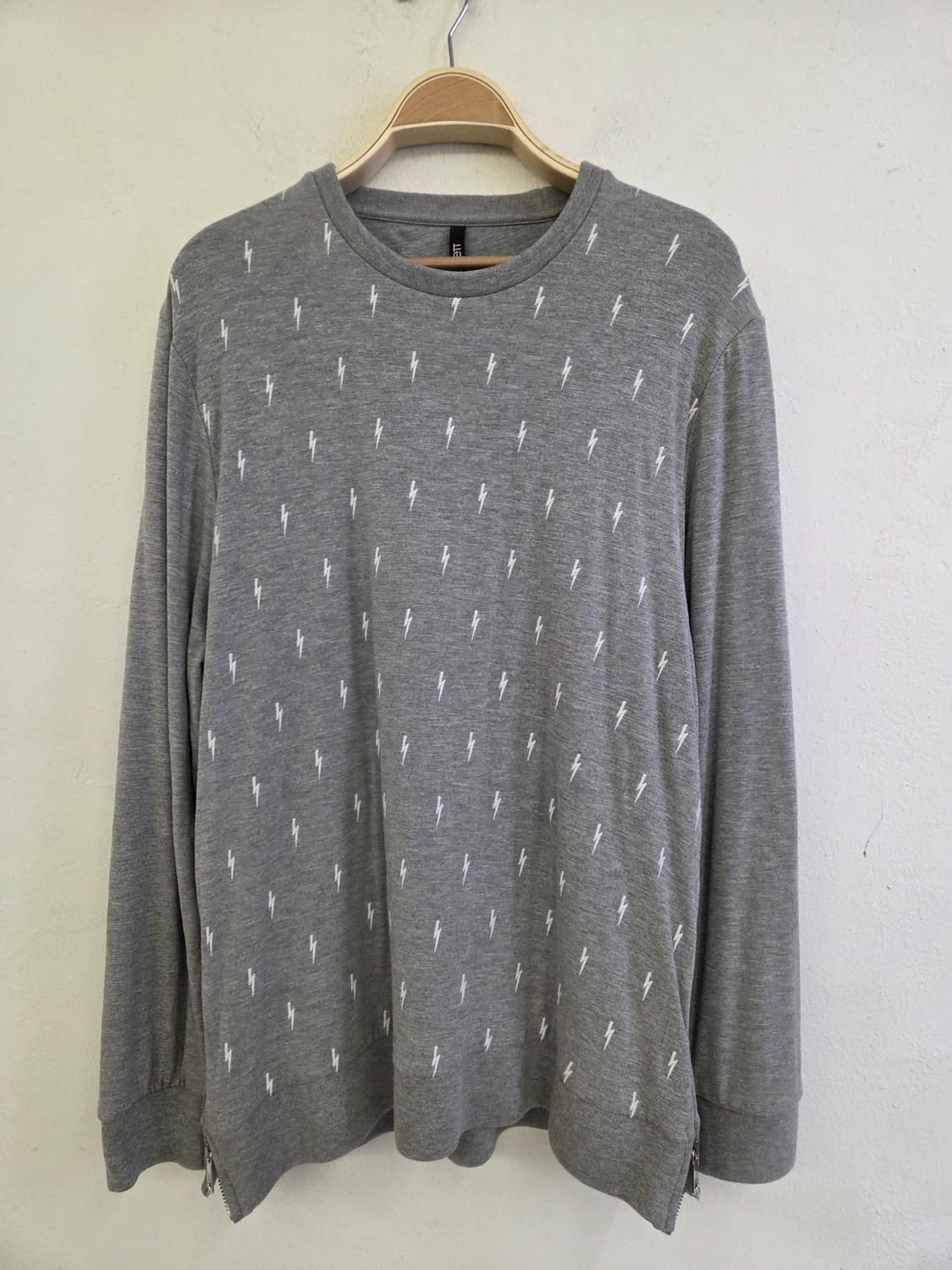 닐바렛 남성 긴팔 티셔츠 상품이미지1