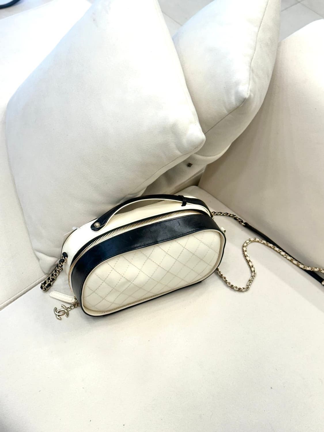 샤넬 화이트 & 블랙 베니티 (정품) 상품이미지1