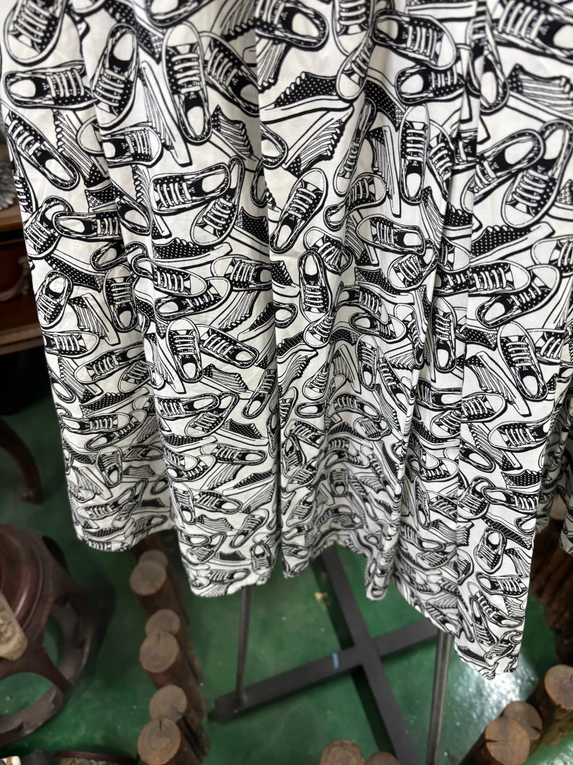 how and what 스니커즈 그래픽 사이드 버튼 플레어 스커트 상품이미지3