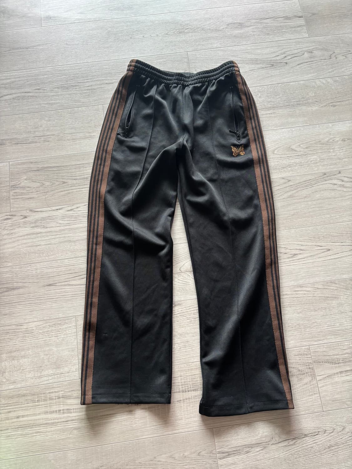 [s] 니들스 트랙팬츠 스트레이트핏 블랙 브라운 상품이미지1