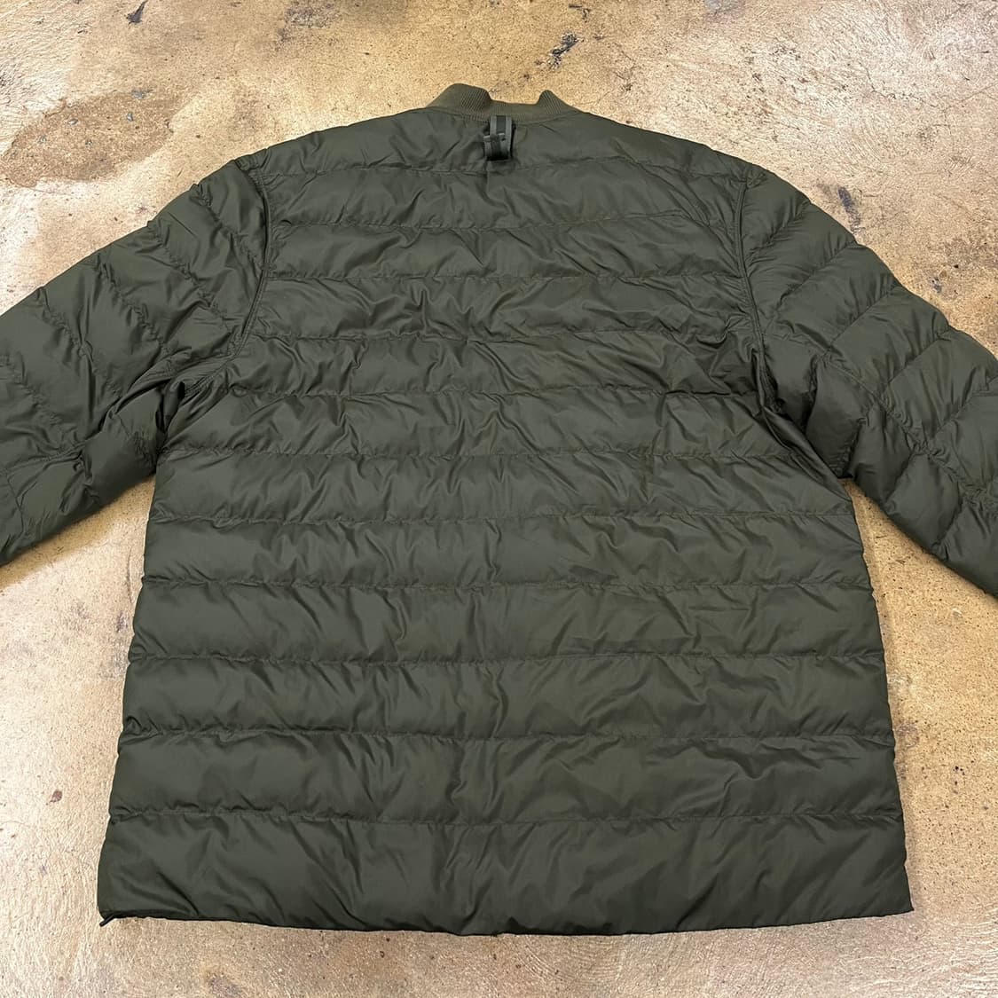 아디다스 카키 경량 패딩  상품이미지4