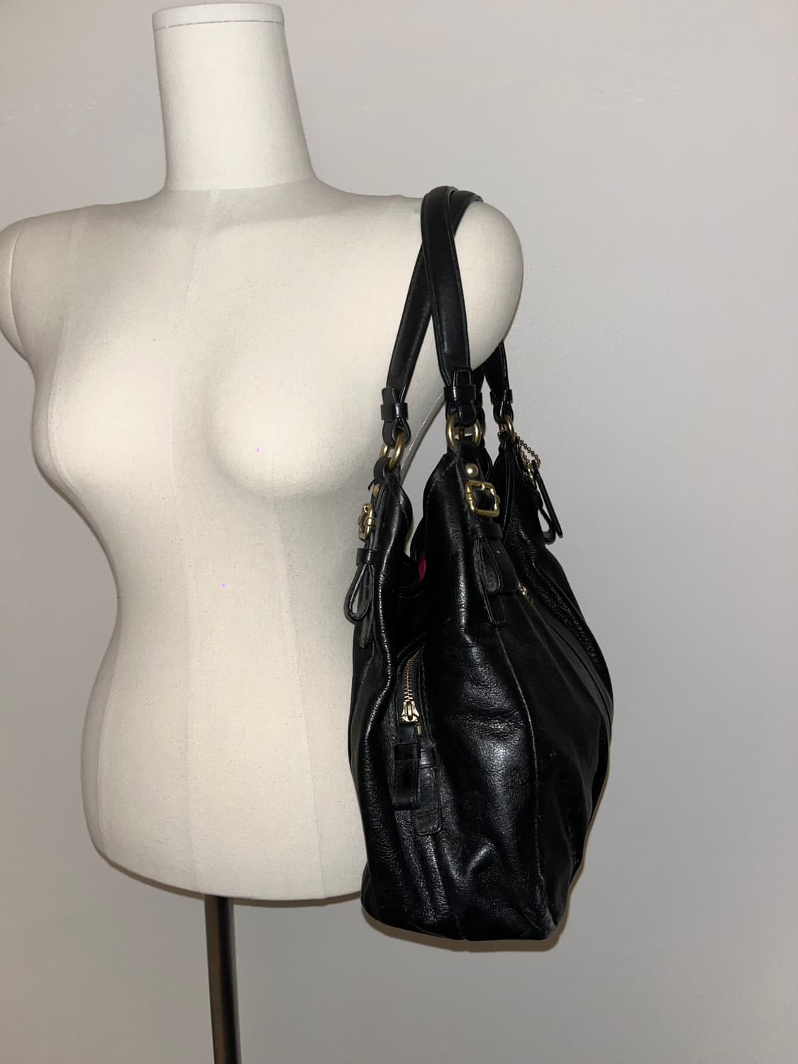 Coach All black  Triangle bag 상품이미지5