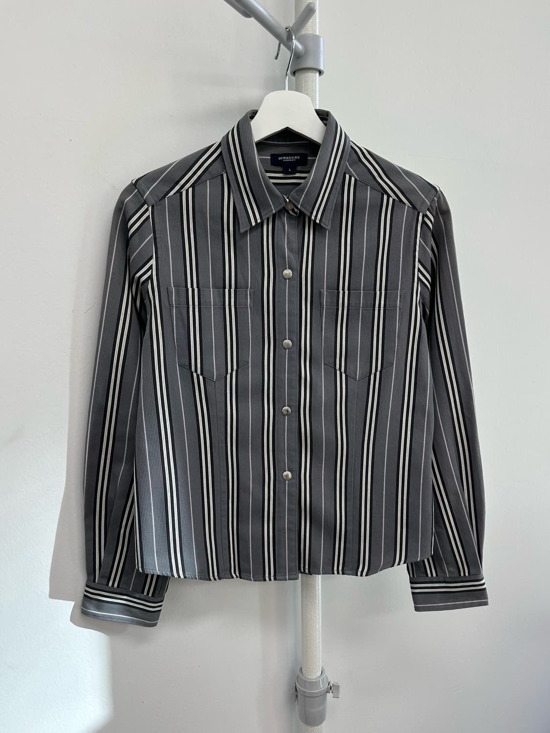 버버리 스냅버튼 스트라이프 셔츠 상품이미지1