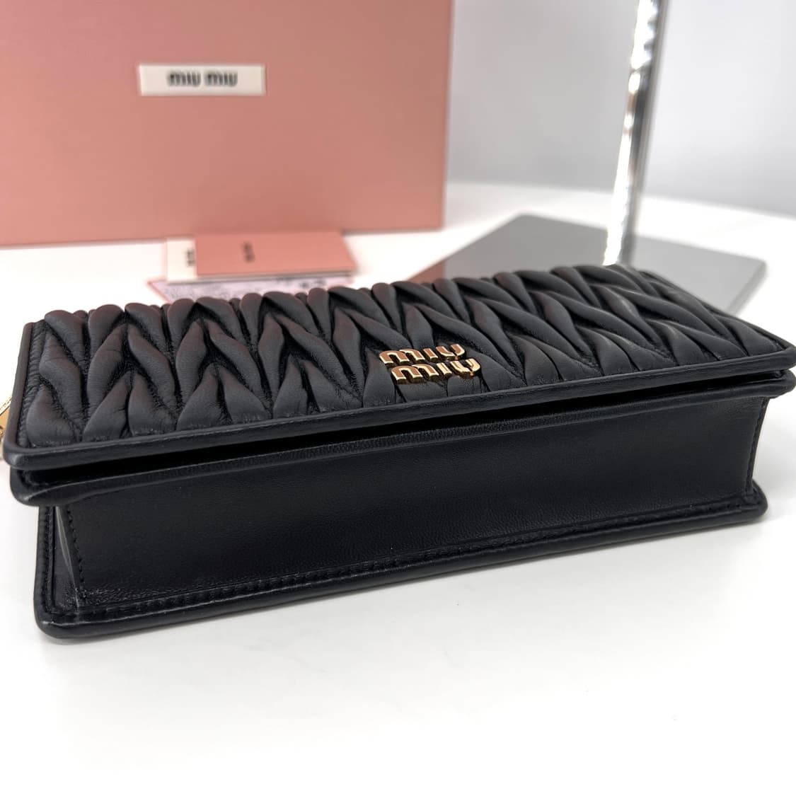 미우미우 마테라쎄 체인 크로스백 블랙 (5ZH178) 상품이미지9