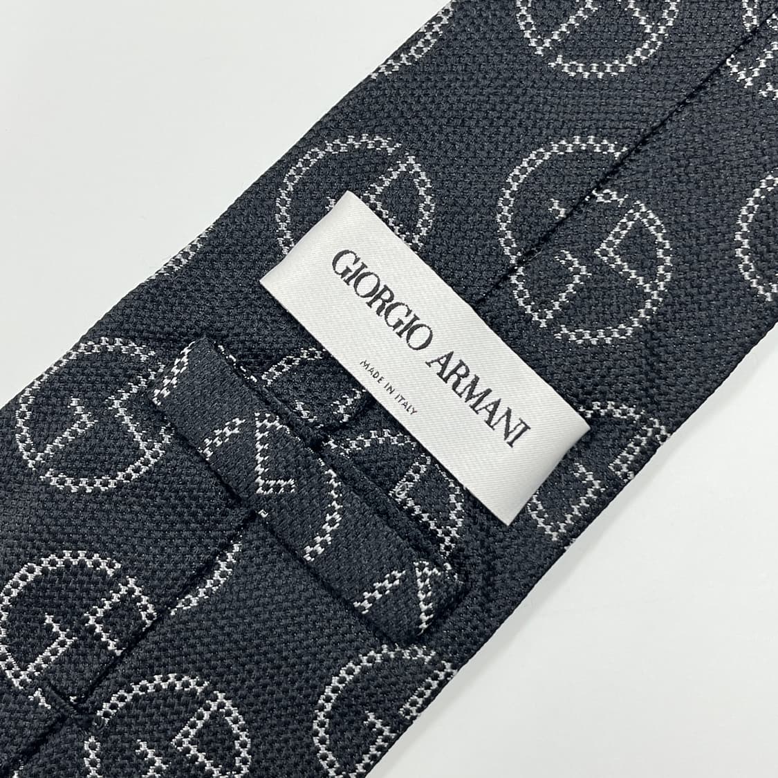 정품 명품 아르마니 넥타이 9cm 블랙 컬러 로고 패턴 상품이미지5