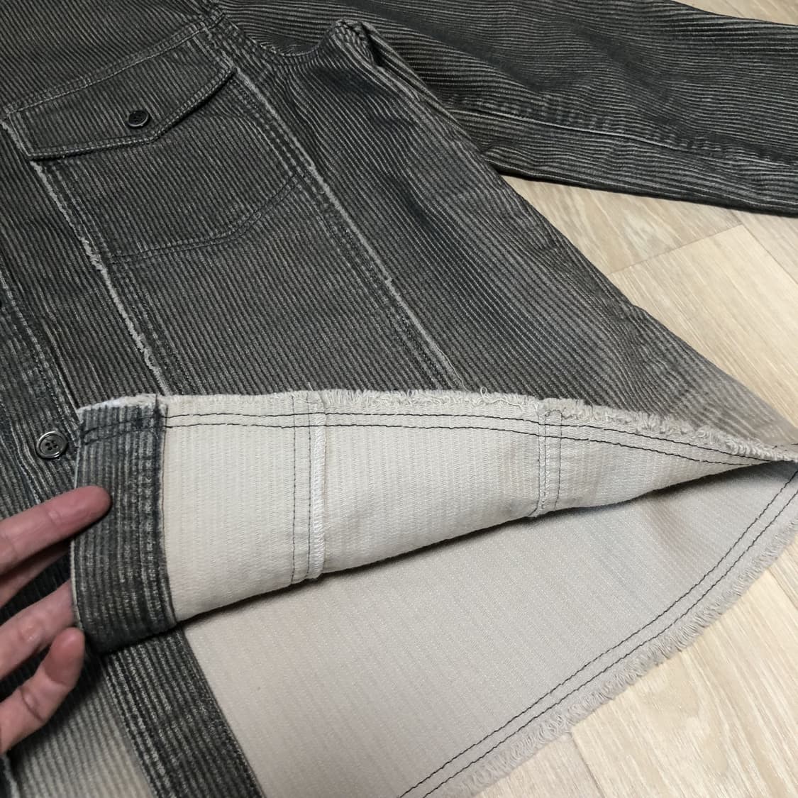 (L) 새상품 쿠어 COOR 그라데이션 프린티드 크롭 셔츠 투톤 그레이 상품이미지3