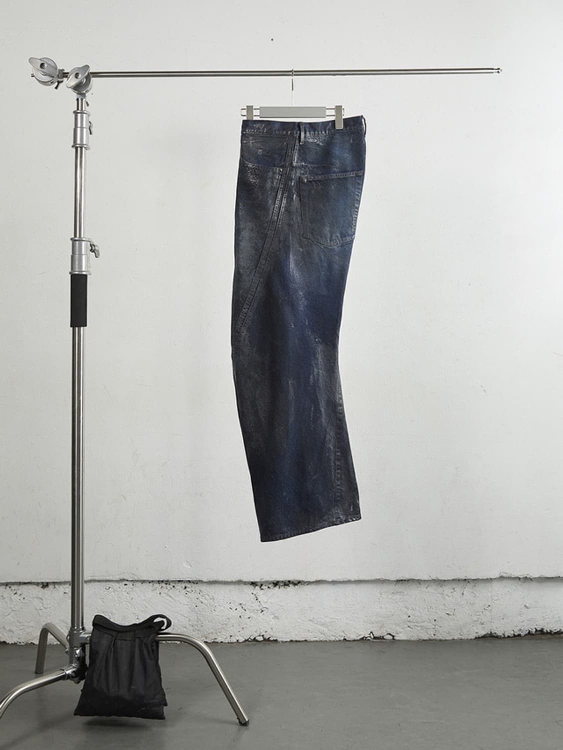 3D TWISTED WIDE LEG JEANS LUSTER COATED 상품이미지1