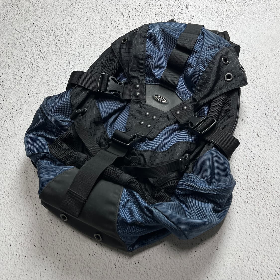 Vintage 00s Oakley Icon Backpack 2.0 상품이미지1