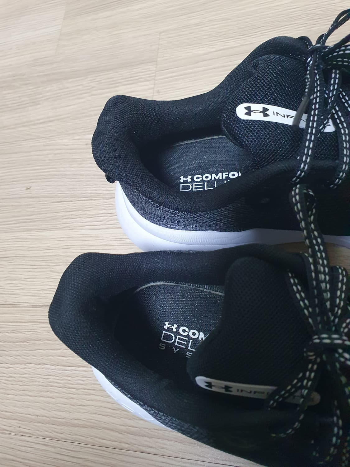 언더아머 HOVR 블랙 운동화 285 상품이미지8