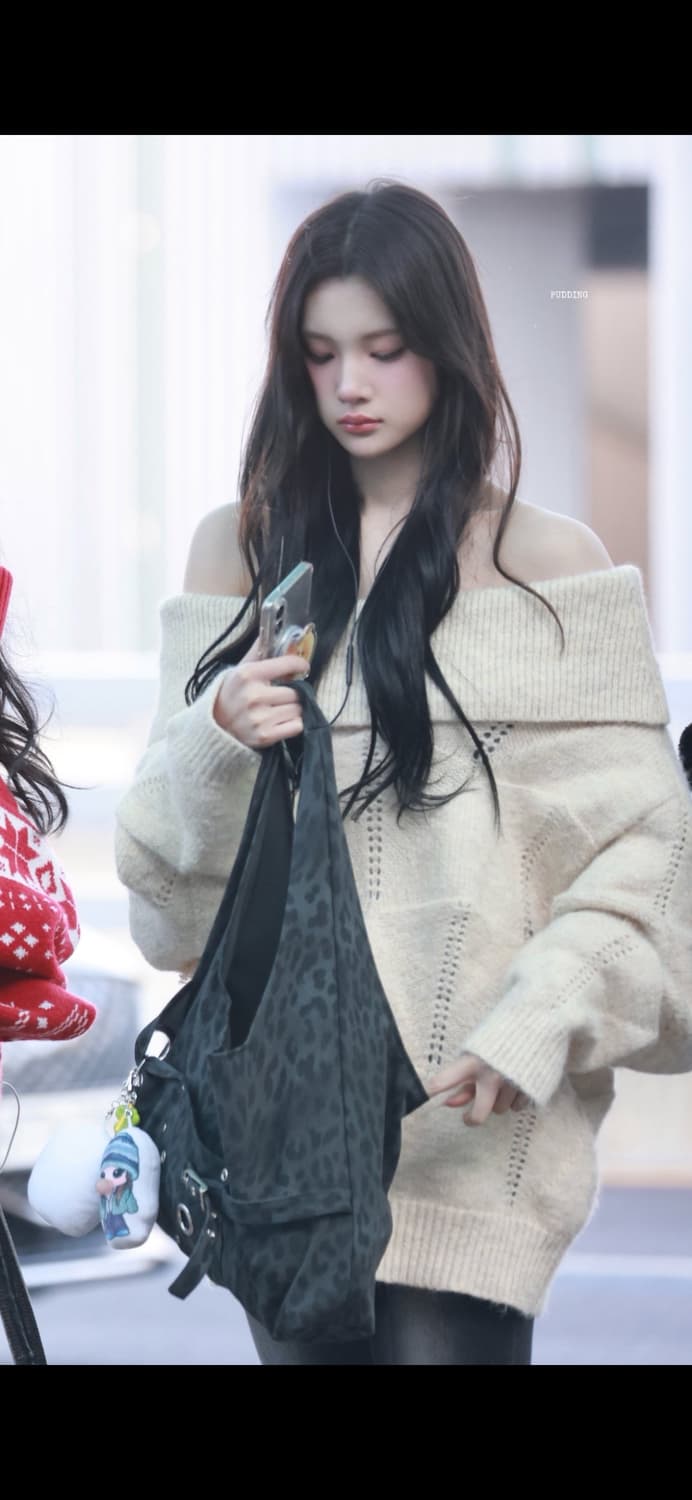 블랙업 케네드 펀칭 오프숄더 울니트 상품이미지2