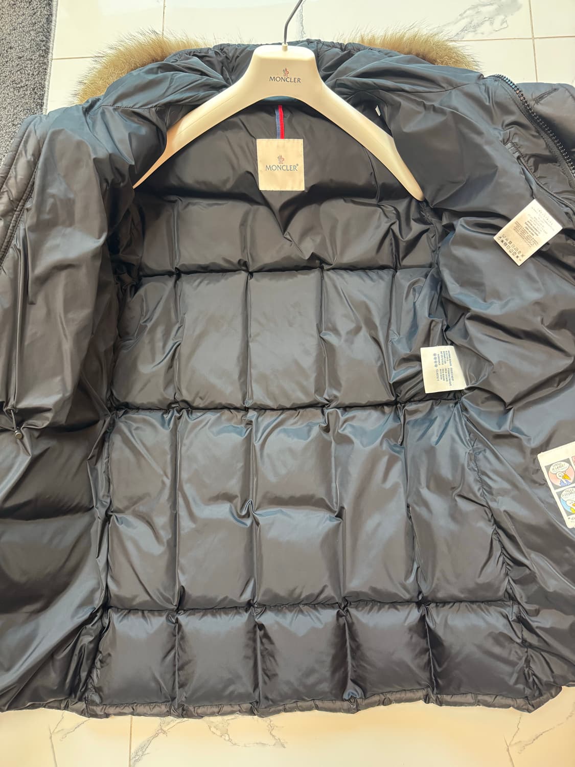 몽클레어 아프톤 패딩판매합니다(2사이즈) 상품이미지2