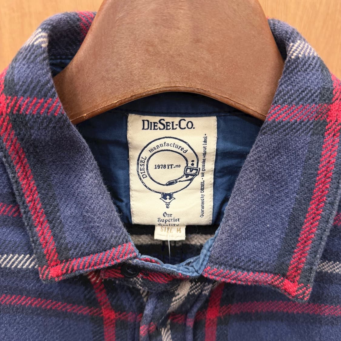 디젤 코튼 긴팔 셔츠 플랩 포켓 로고 자수 패치 디테일 레귤러핏 블루 상품이미지7