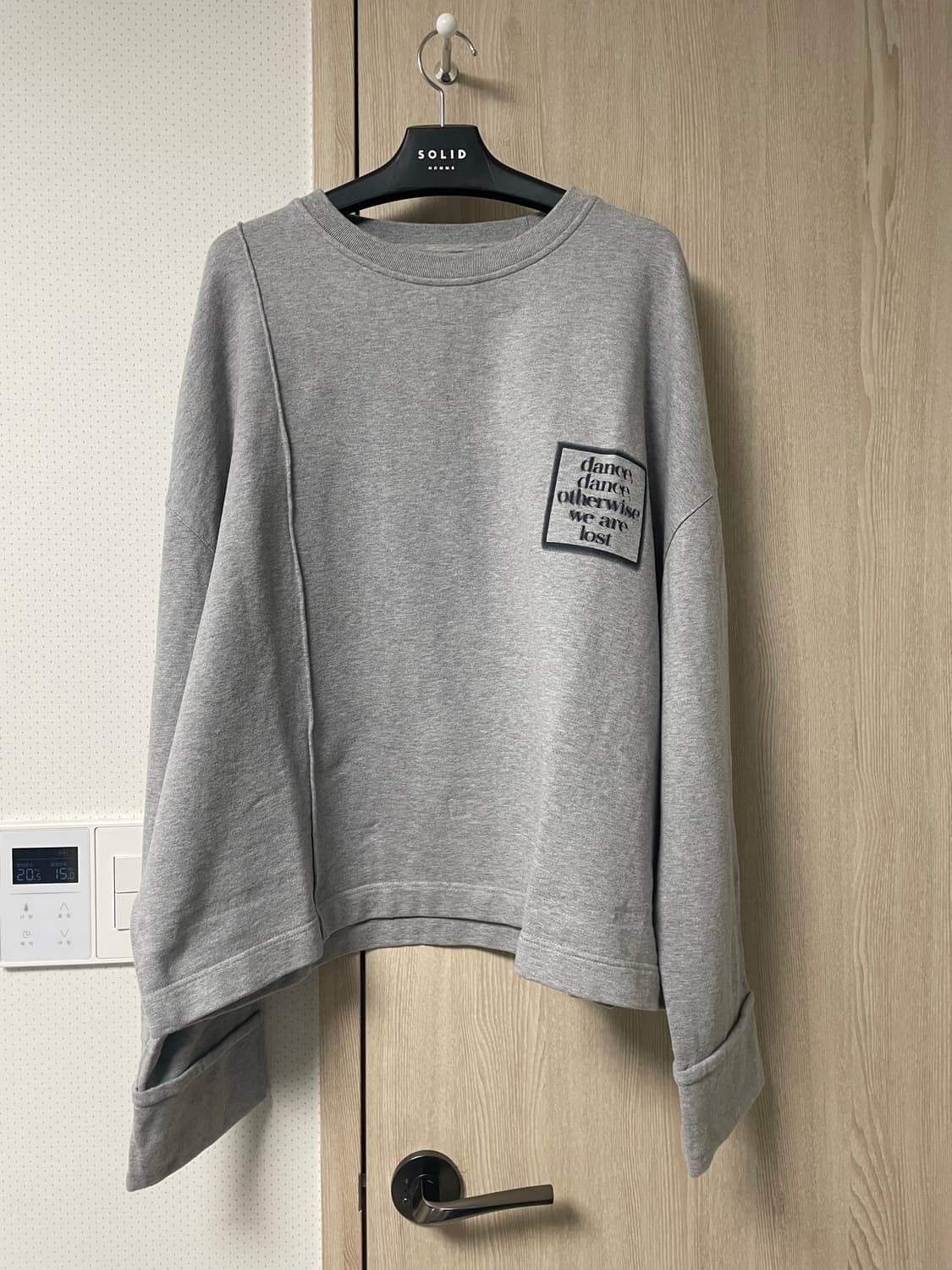 52사이즈, 우영미 턴업 백로고 나염 맨투맨 그레이 상품이미지1