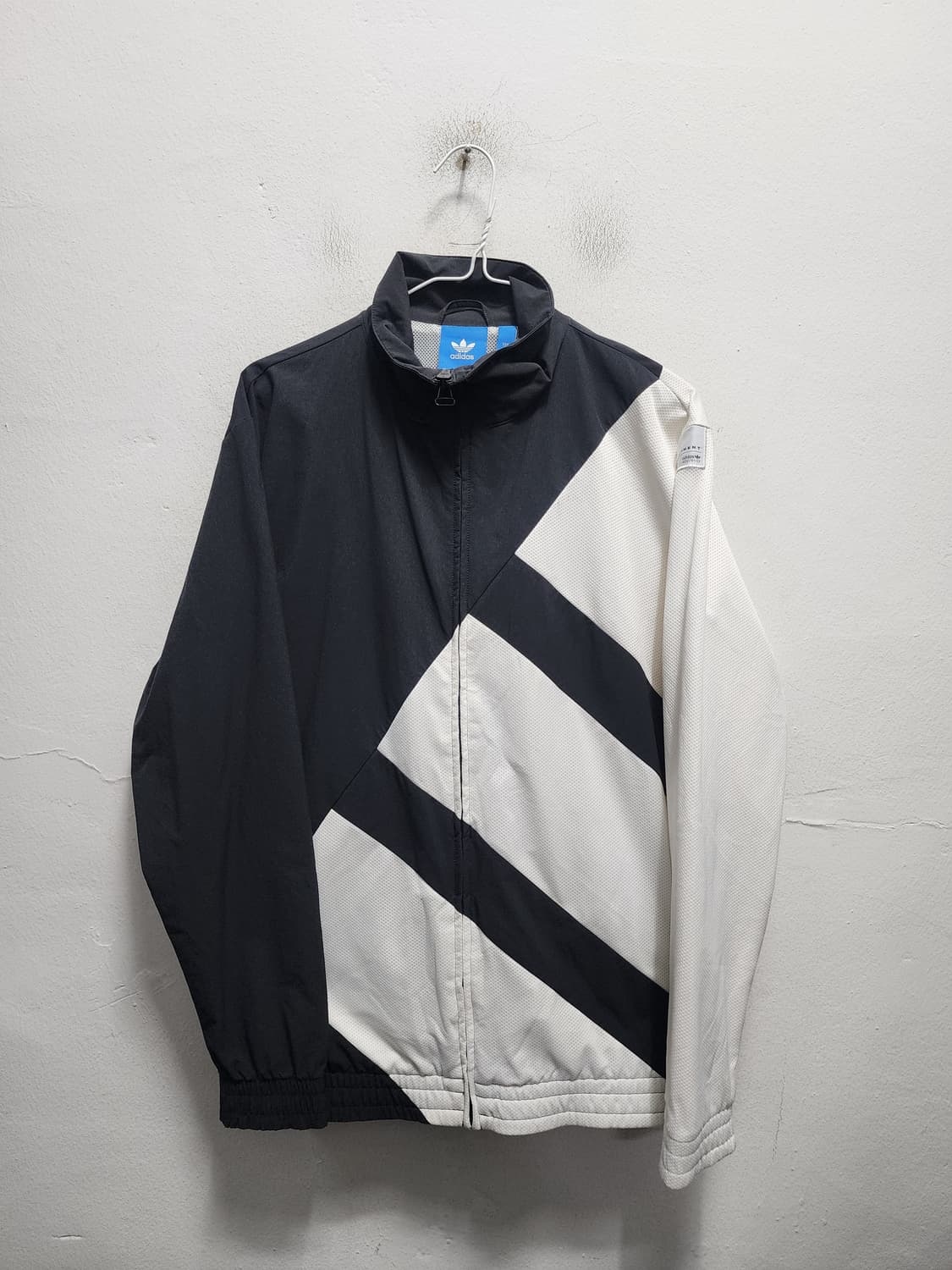 아디다스 이큅먼트 BOLD 바람막이  상품이미지1