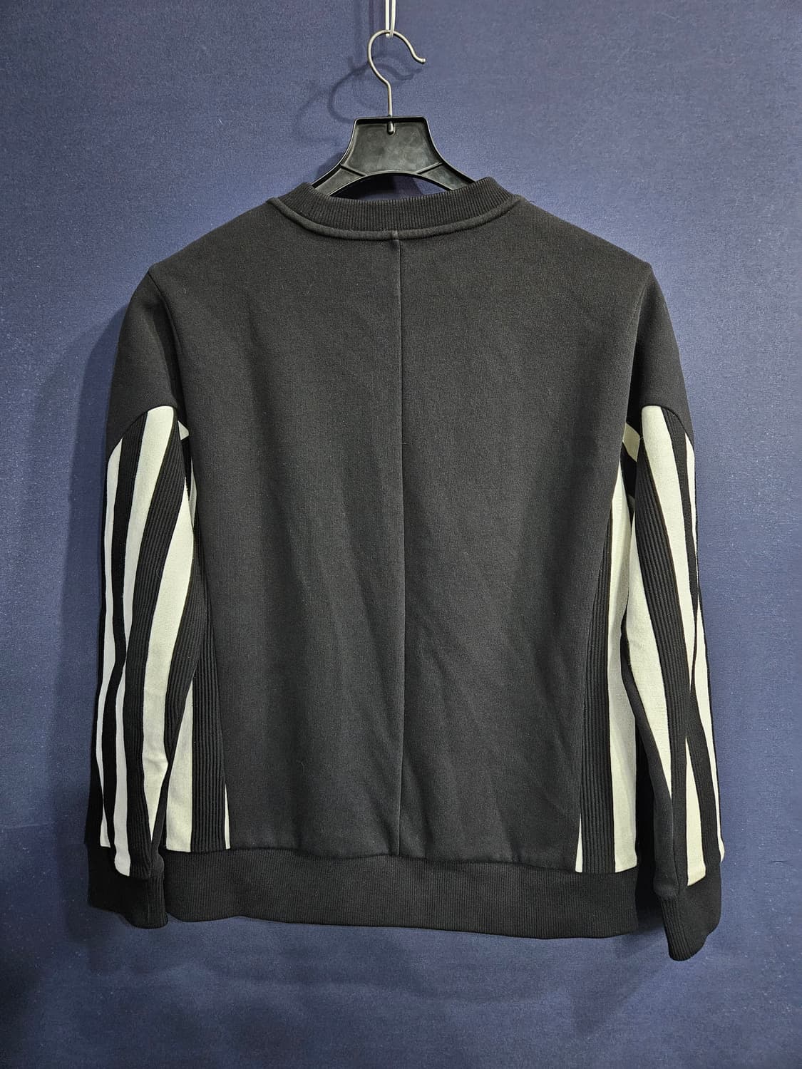 시스템옴므 블랙컬러 남성 105 맨투맨  상품이미지2