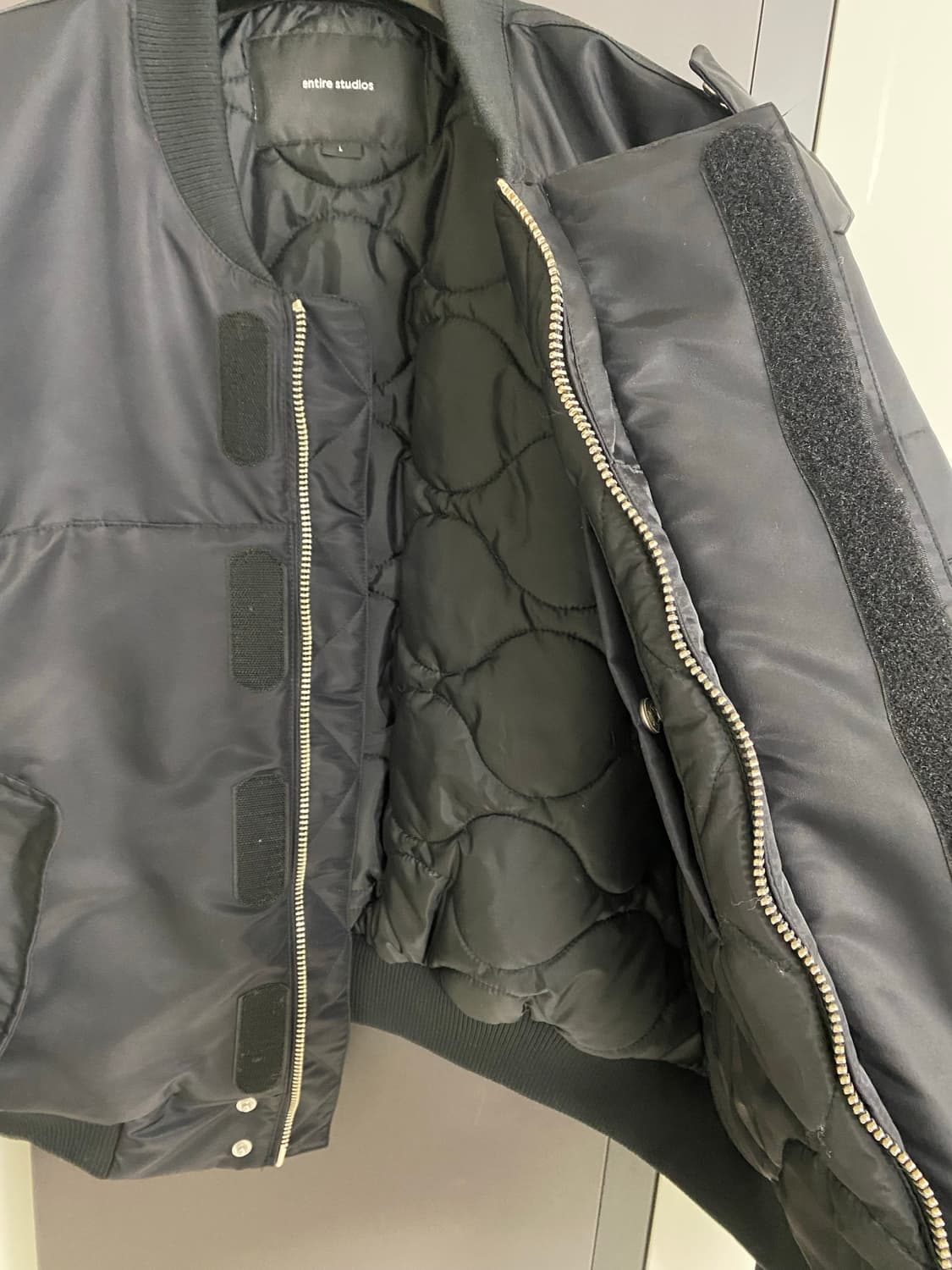 Entire Studios 엔타이어 스튜디오  남성 항공 점퍼 블랙 색상 상품이미지3