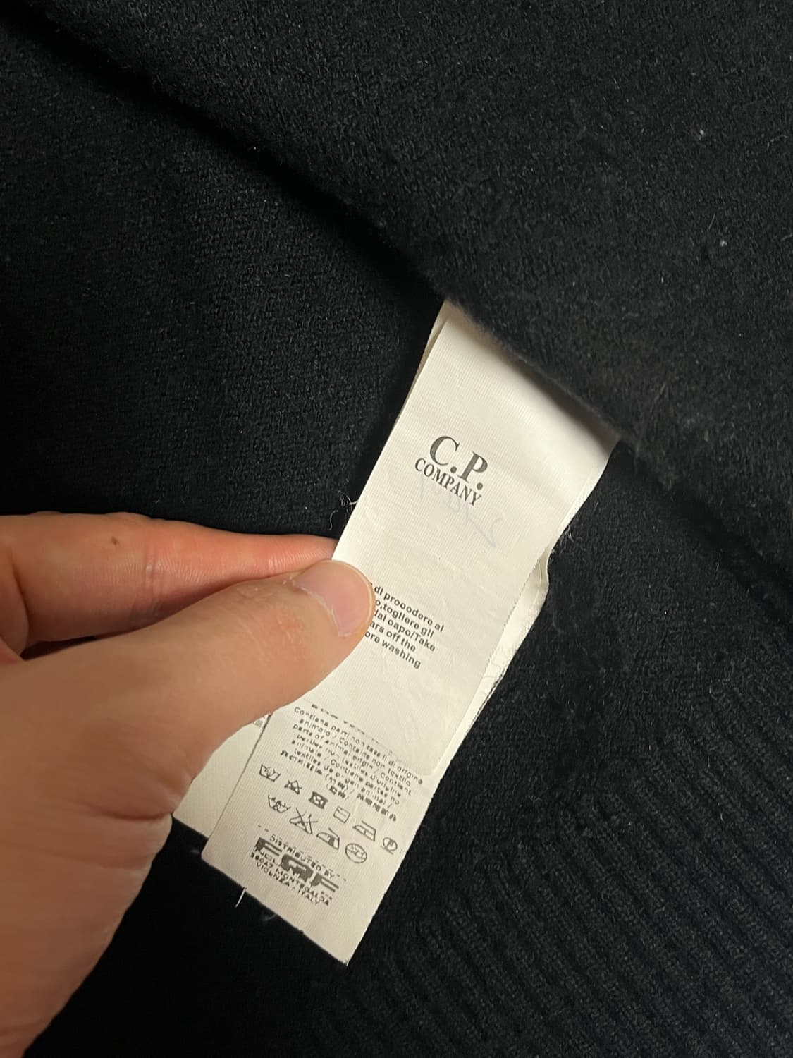 C.P. Company의 매력적인 블랙 집업 니트 100사이즈 상품이미지5