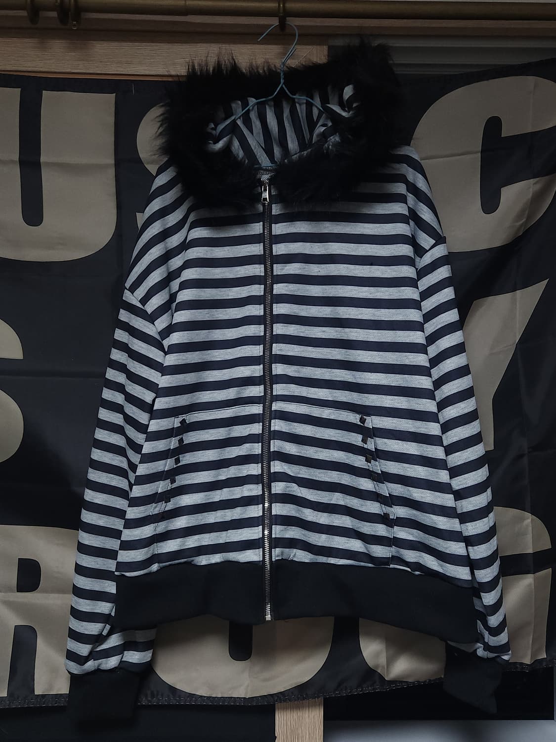 스트라이프 퍼 후드집업 상품이미지1