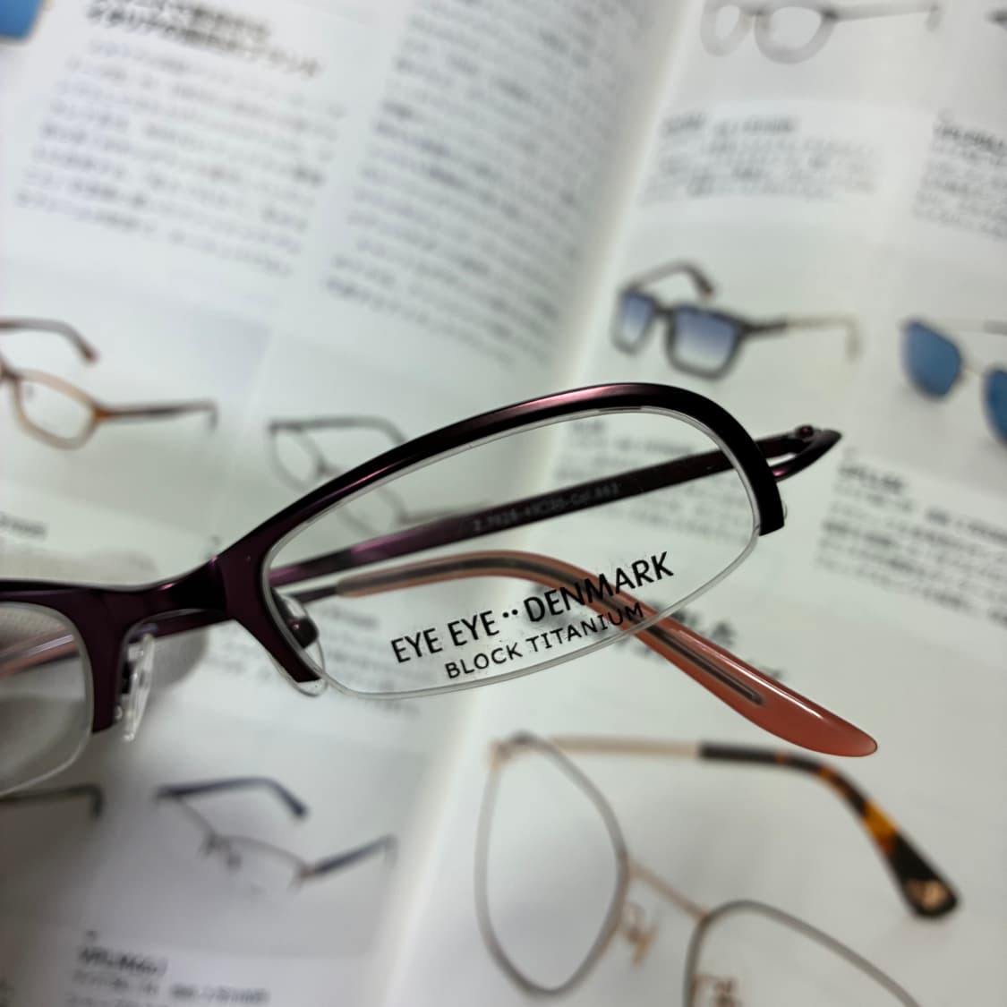 EYE EYE DENMARK 반무테 티타늄 버건디 안경 상품이미지2