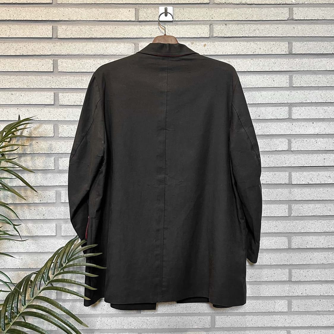 요지 야마모토 하프 트렌치코트 카라넥 플랩포켓 레드안감 디테일 블랙 상품이미지2