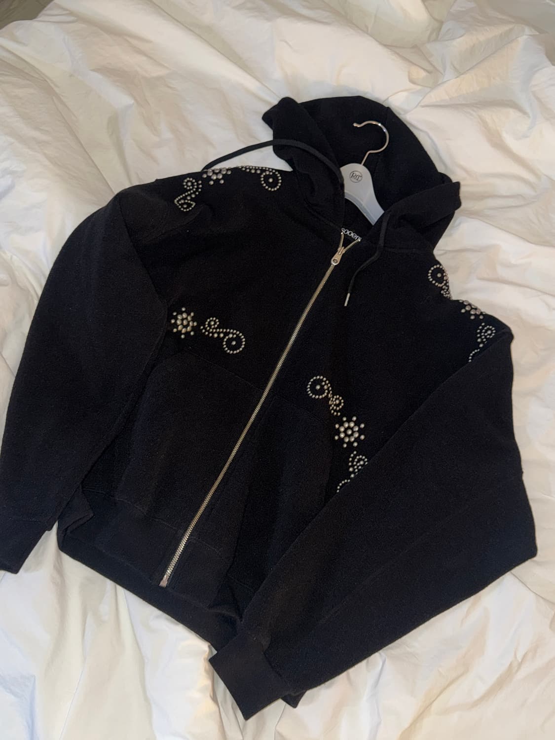 폴리수엠 스터드 후드집업 블랙 (솔로지옥 이시안 후드) 상품이미지2