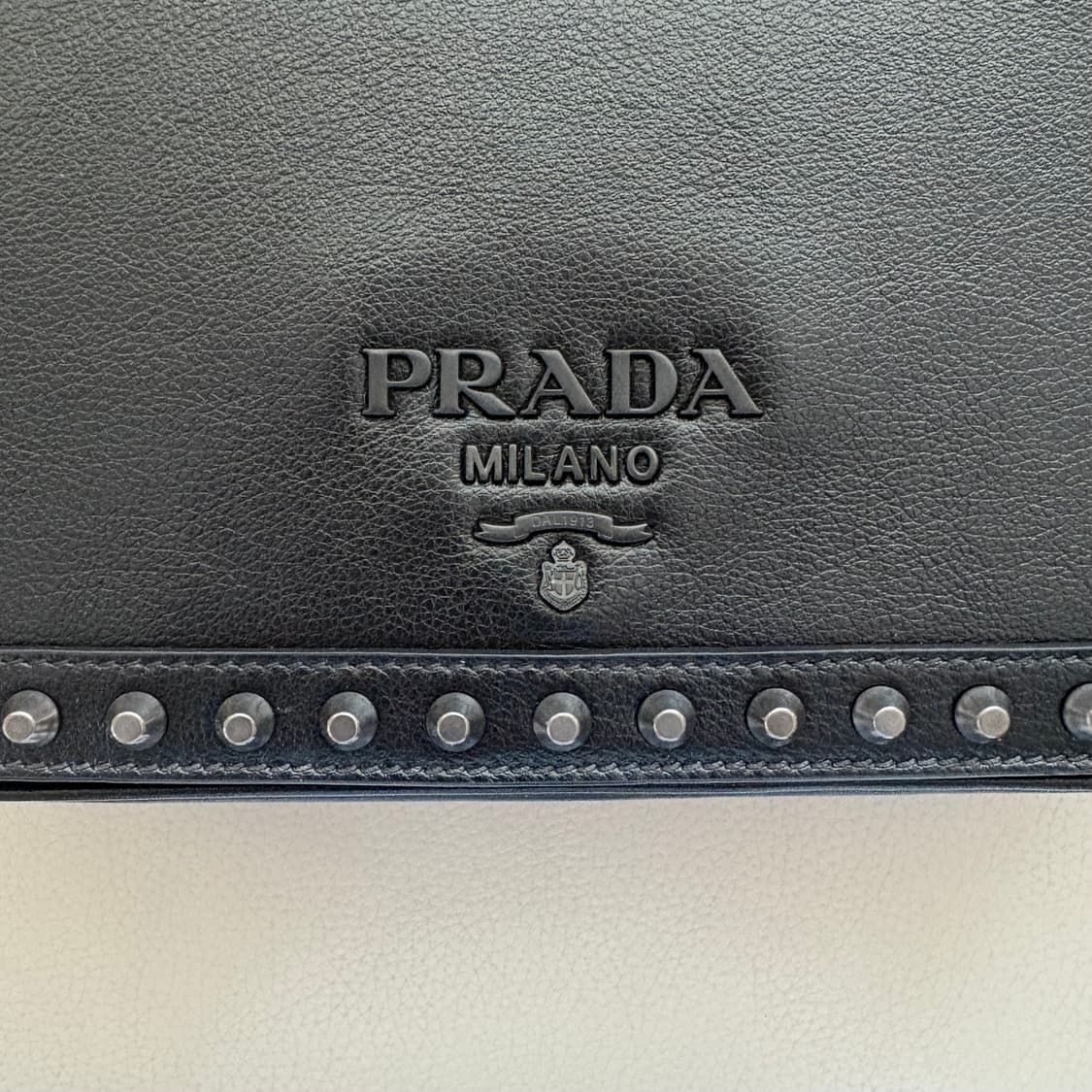 프라다 스터드 숄더백 상품이미지6