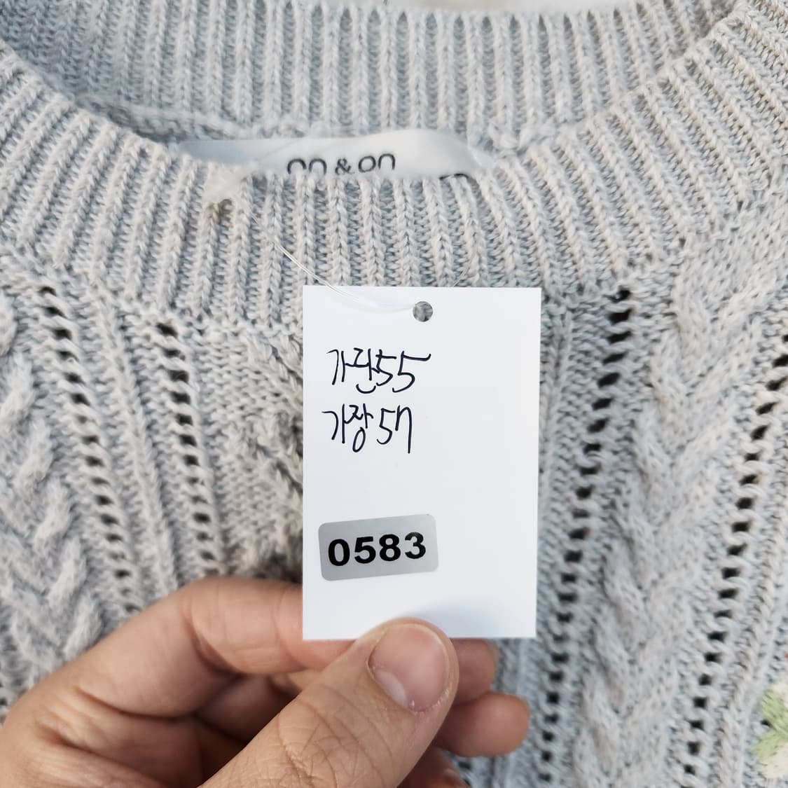 온앤온 플라워 자수 반팔 니트 상품이미지7