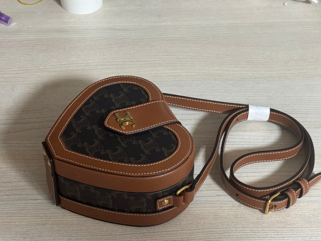 CELINE 셀린느 트리옹프 하트 탬버린백 하트백 상품이미지4