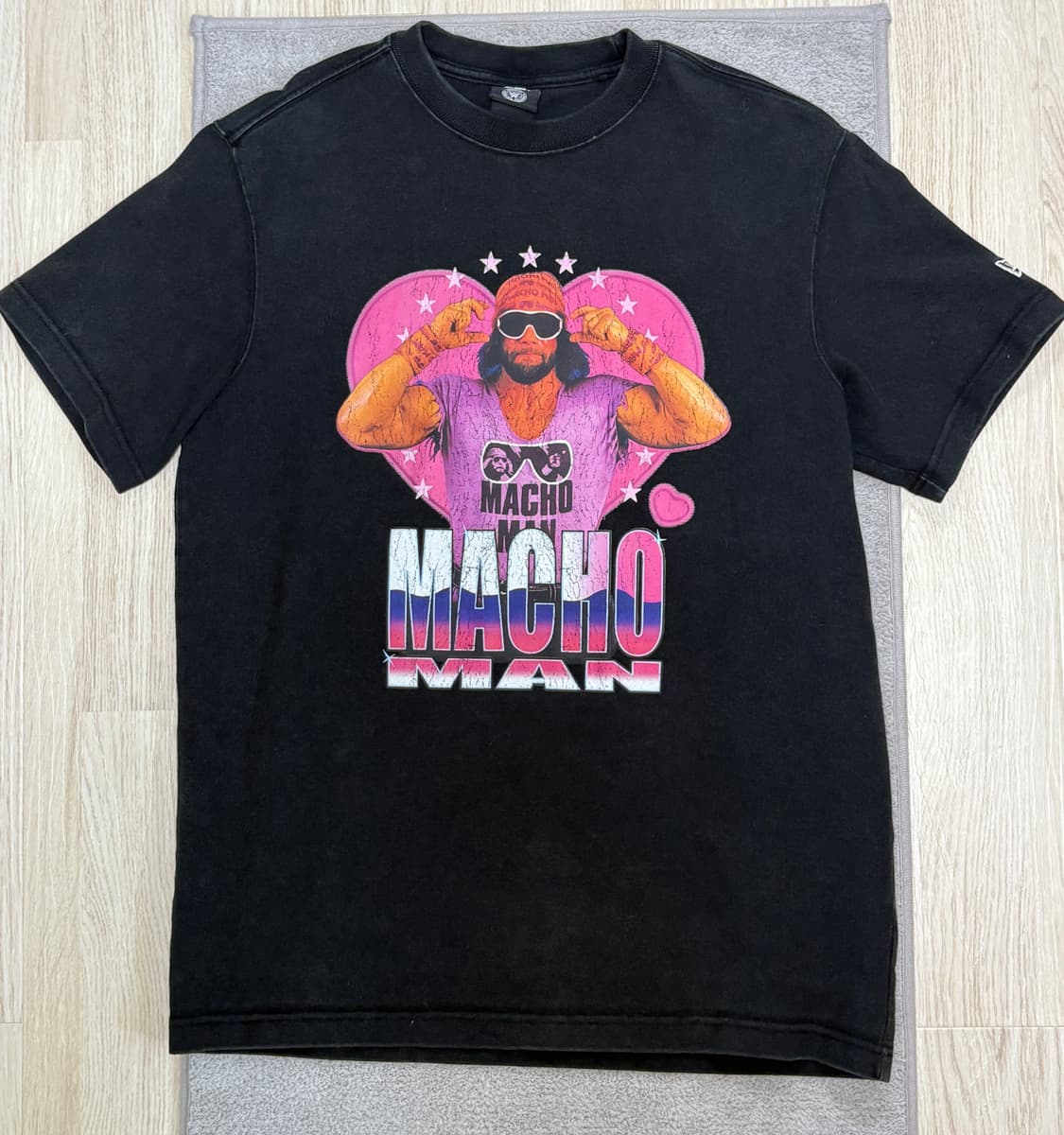 [S급] 트렌드🔥 뉴에라 X WWE 마초맨 반팔 티셔츠 M 상품이미지1