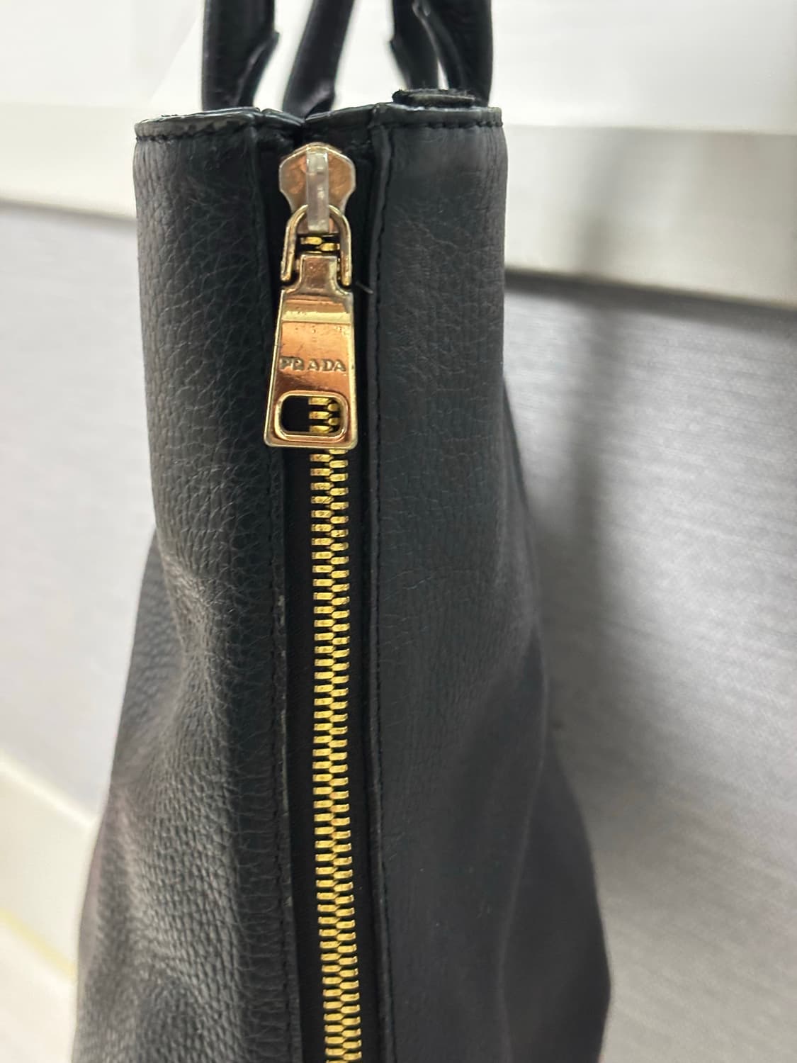 🖤 PRADA 블랙 레더 토트백 상품이미지2