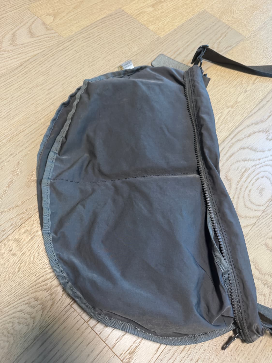 아미아칼바 바디백 그레이 상품이미지6